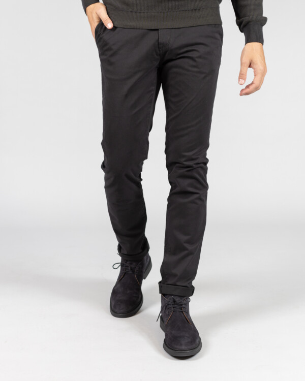 Παντελόνι slim fit