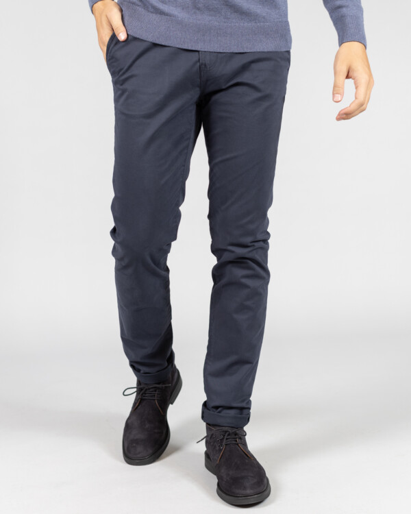 Παντελόνι slim fit