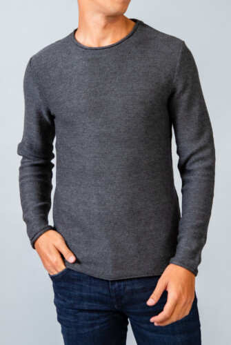 Sweater with round neck