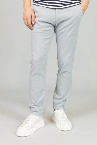 Παντελόνι slim fit