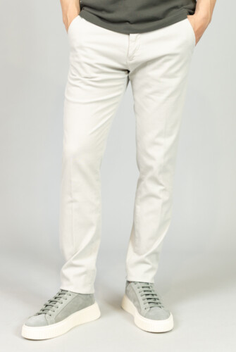 Παντελόνι slim fit